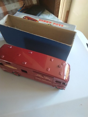 Dinky 981 horse box good - 981,
